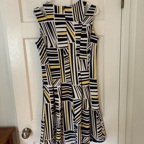 Fun Preppy Geometric Print Dress - size 8 - Picture 2 of 6
